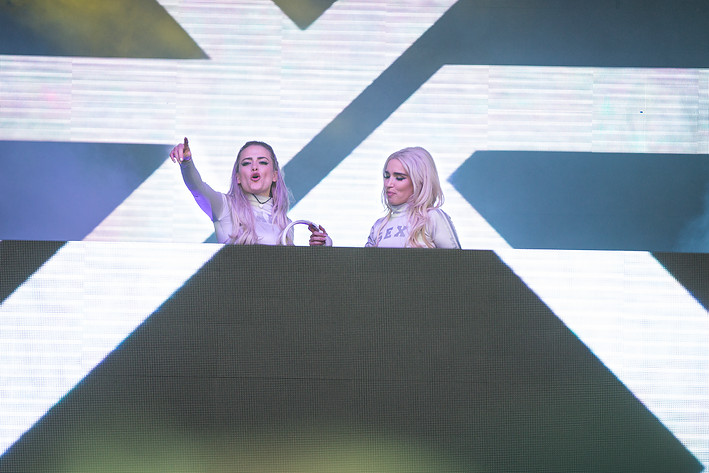 2015-06-25 - Rebecca & Fiona från Bråvalla, Norrköping