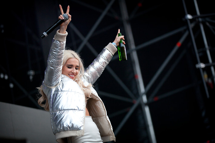 2015-06-25 - Rebecca & Fiona från Bråvalla, Norrköping