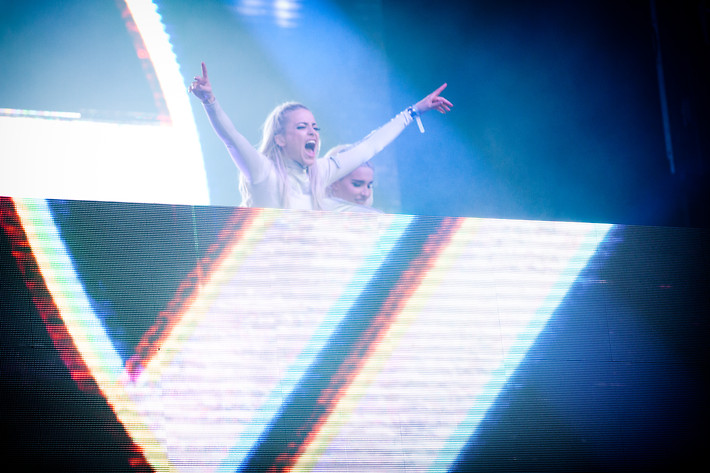 2015-06-25 - Rebecca & Fiona från Bråvalla, Norrköping