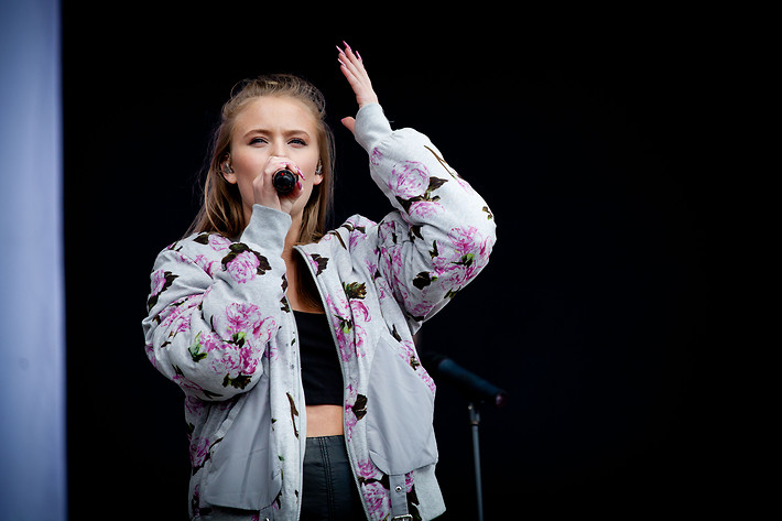 2015-06-27 - Zara Larsson från Bråvalla, Norrköping