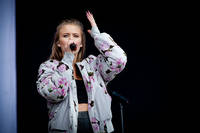 2015-06-27 - Zara Larsson från Bråvalla, Norrköping