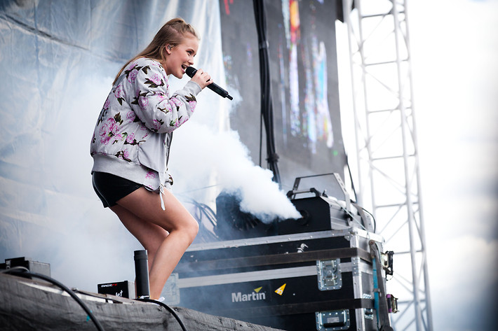 2015-06-27 - Zara Larsson från Bråvalla, Norrköping
