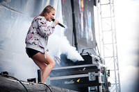 2015-06-27 - Zara Larsson från Bråvalla, Norrköping