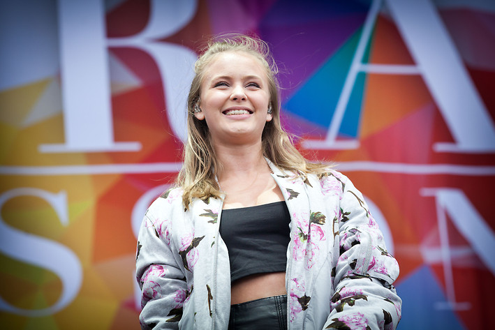 2015-06-27 - Zara Larsson från Bråvalla, Norrköping