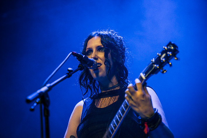 2015-07-04 - Chelsea Wolfe från Roskildefestivalen, Roskilde