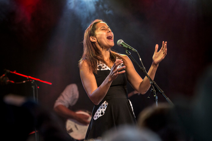 2015-07-06 - Rhiannon Giddens från Gröna Lund, Stockholm