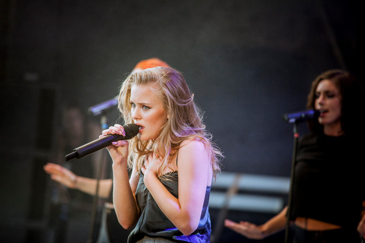 2015-07-17 - Zara Larsson från Härnösands Stadsfest, Härnösand