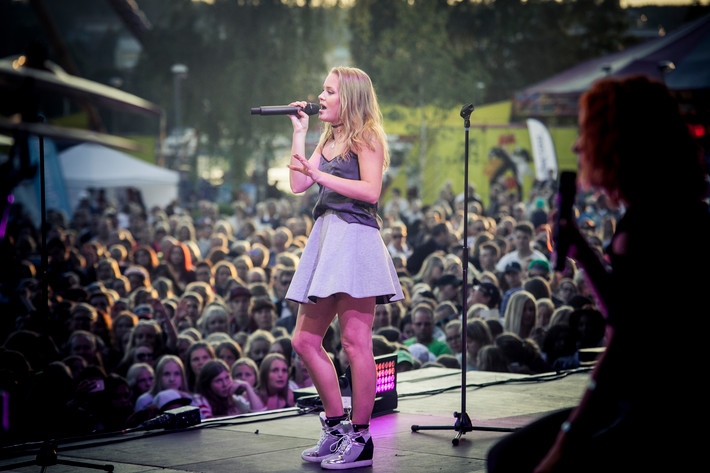 2015-07-17 - Zara Larsson från Härnösands Stadsfest, Härnösand