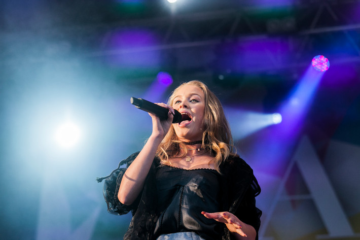 2015-07-17 - Zara Larsson från Härnösands Stadsfest, Härnösand