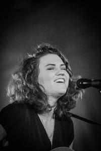 2015-07-30 - Fay Wildhagen från Storsjöyran, Östersund