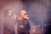 2015-08-01 - Zara Larsson från Storsjöyran, Östersund