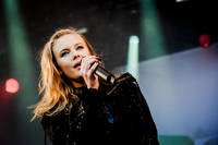 2015-08-01 - Zara Larsson från Storsjöyran, Östersund