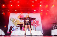 2015-08-01 - Zara Larsson från Storsjöyran, Östersund