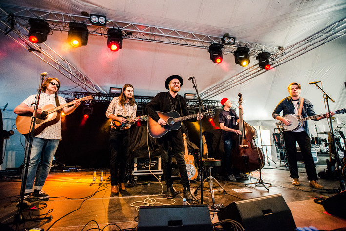2015-08-01 - Lumberjack and The Suits från Storsjöyran, Östersund