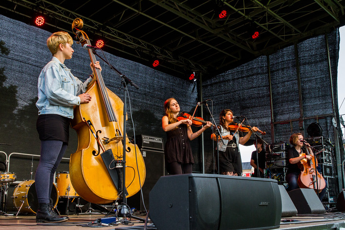 2015-08-07 - Laura Cortese & The Dans Cards från Stockholm Folk Festival, Stockholm