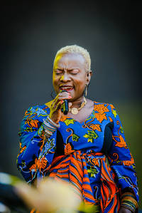 2015-08-14 - Angélique Kidjo från Way Out West, Göteborg
