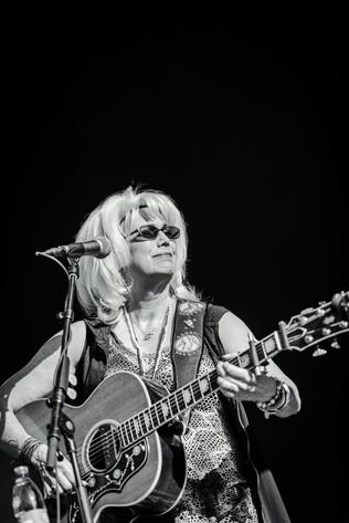 2015-08-14 - Emmylou Harris från Way Out West, Göteborg