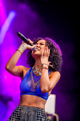 2015-08-15 - Jhenè Aiko från Way Out West, Göteborg
