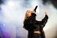2015-08-21 - Zara Larsson från Malmöfestivalen, Malmö