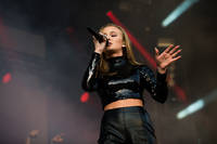 2015-08-21 - Zara Larsson från Malmöfestivalen, Malmö