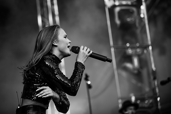 2015-08-21 - Zara Larsson från Malmöfestivalen, Malmö