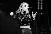 2015-08-21 - Zara Larsson från Malmöfestivalen, Malmö