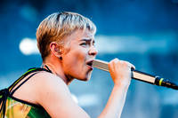 2015-08-28 - Robyn & La Bagatelle Magique från Popaganda, Stockholm