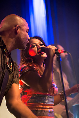 2015-10-13 - Dengue Fever från Kägelbanan, Stockholm
