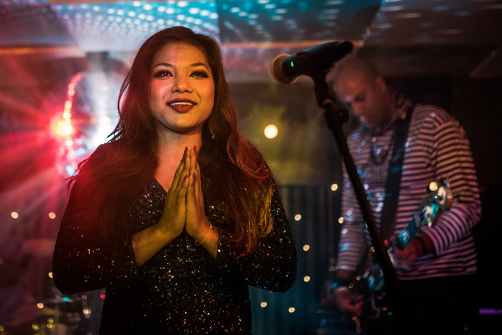 2015-10-15 - Dengue Fever från Kafé de luxe, Växjö