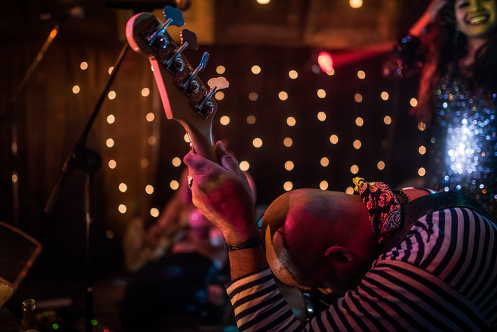 2015-10-15 - Dengue Fever från Kafé de luxe, Växjö