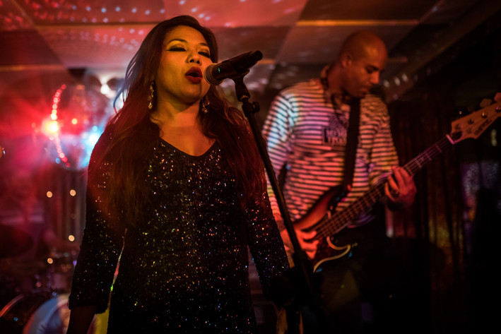 2015-10-15 - Dengue Fever från Kafé de luxe, Växjö