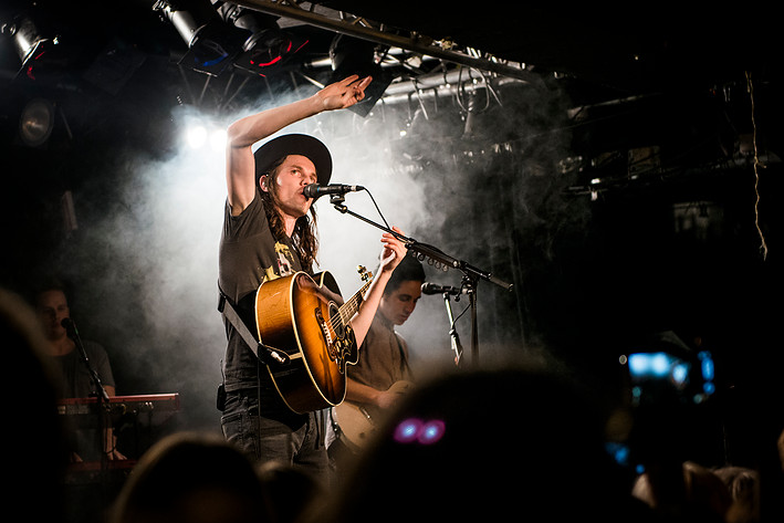 2015-10-22 - James Bay från Debaser Strand, Stockholm