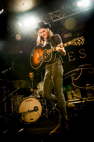 2015-10-22 - James Bay från Debaser Strand, Stockholm