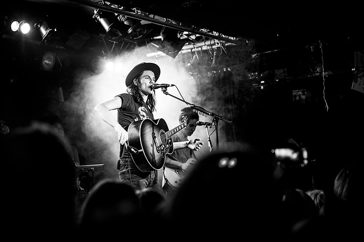 2015-10-22 - James Bay från Debaser Strand, Stockholm