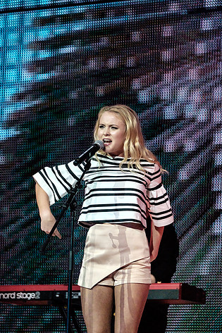 2015-11-13 - Zara Larsson från Hallenstadion, Zürich