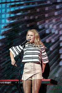 2015-11-13 - Zara Larsson från Hallenstadion, Zürich