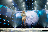 2015-11-13 - Zara Larsson från Hallenstadion, Zürich