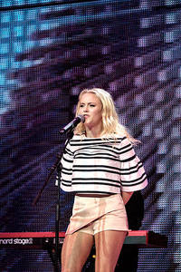 2015-11-13 - Zara Larsson från Hallenstadion, Zürich