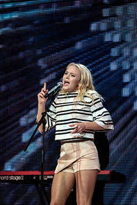 2015-11-13 - Zara Larsson från Hallenstadion, Zürich
