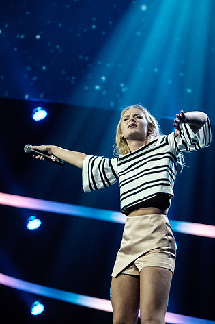 2015-11-13 - Zara Larsson från Hallenstadion, Zürich