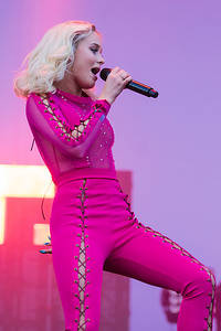 2016-06-30 - Zara Larsson från Bråvalla, Norrköping