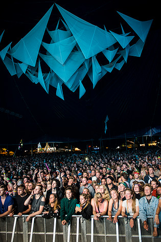 2016-06-30 - CHVRCHES från Roskildefestivalen, Roskilde
