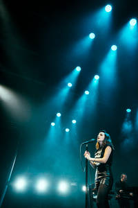 2016-06-30 - CHVRCHES från Roskildefestivalen, Roskilde