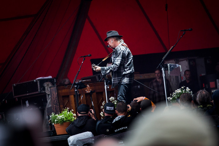2016-07-01 - Neil Young + Promise of the Real från Roskildefestivalen, Roskilde