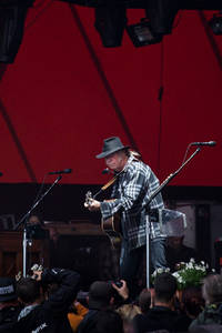 2016-07-01 - Neil Young + Promise of the Real från Roskildefestivalen, Roskilde
