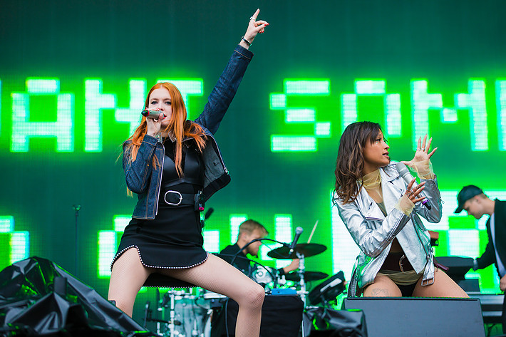 2016-07-02 - Icona Pop från Bråvalla, Norrköping