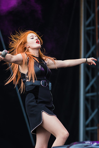 2016-07-02 - Icona Pop från Bråvalla, Norrköping
