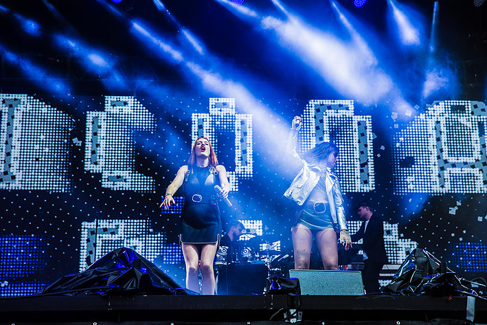 2016-07-02 - Icona Pop från Bråvalla, Norrköping