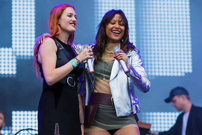 2016-07-02 - Icona Pop från Bråvalla, Norrköping