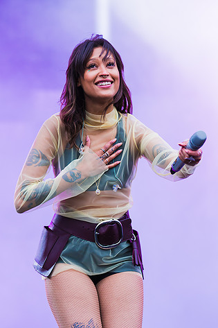 2016-07-02 - Icona Pop från Bråvalla, Norrköping